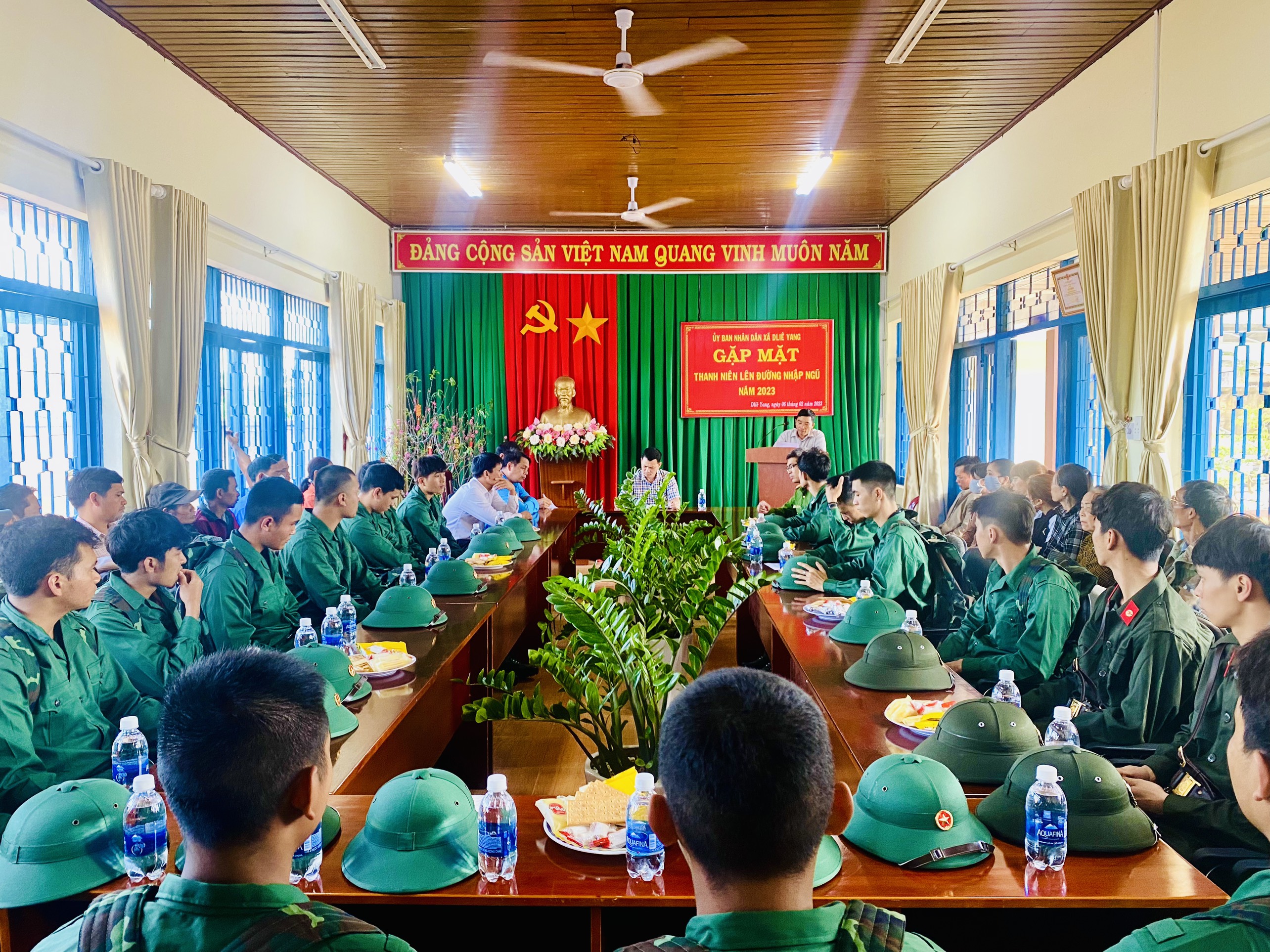 Ủy ban nhân dân xã, Hội đồng nghĩa vụ quân sự xã Dliê Yang tổ chức gặp mặt Thanh niên lên đường nhập ngũ năm 2023.